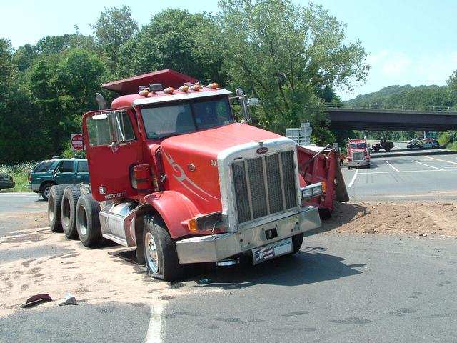 Truck Accident 684 x 172, August 2006